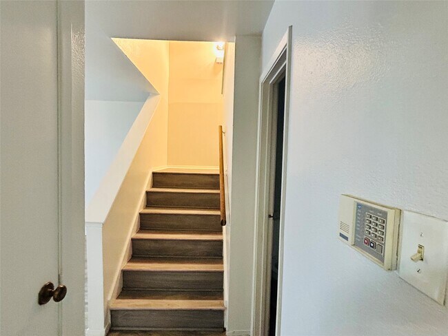 Foto del edificio - 8030 Sands Point Dr