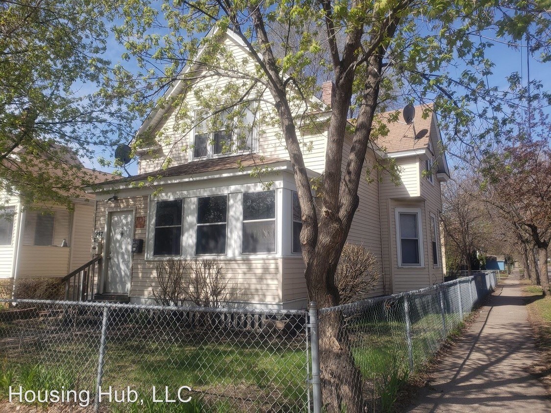 987 Edgerton St, Saint Paul, MN 55130 Room for Rent in Saint Paul, MN