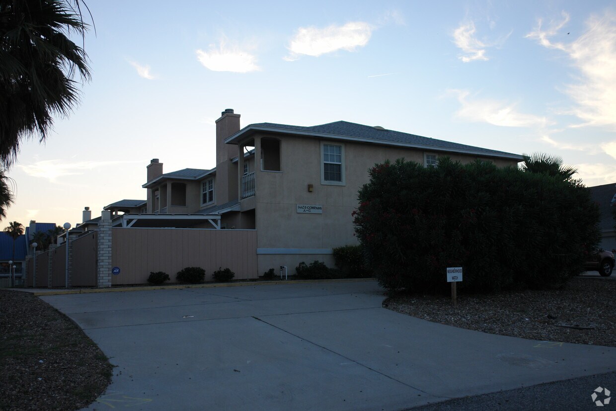Primary Photo - 14439-1-14439-13 Compass St