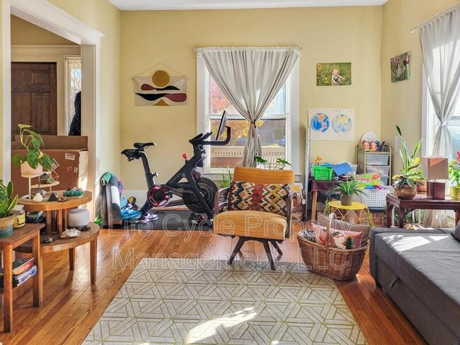 Foto del edificio - 631 Paris Ave SE