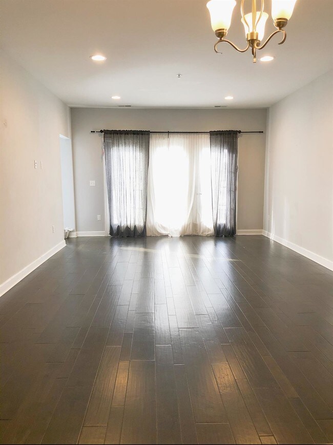 Foto del edificio - 5520 Arbor Chase Dr
