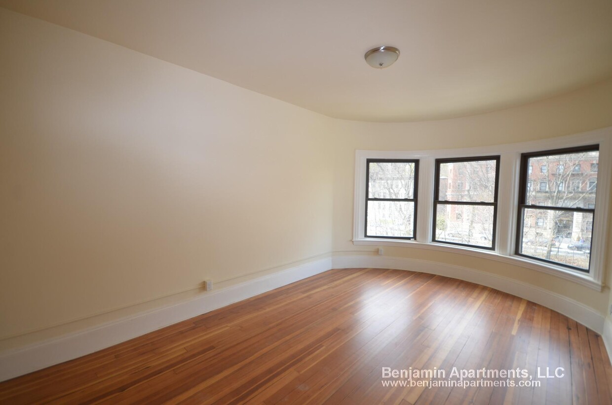 Foto principal - 1469 Beacon St