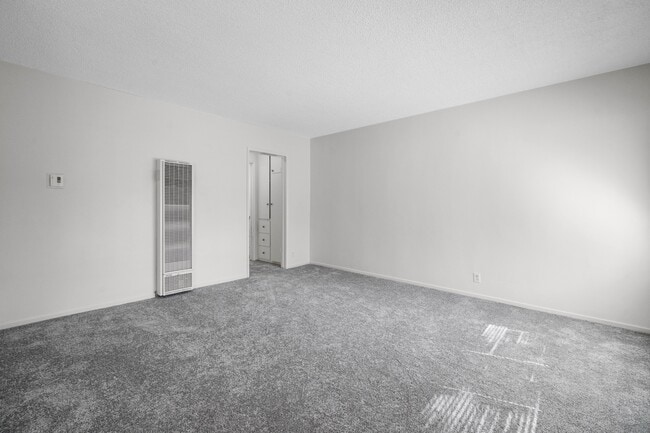 Building Photo - 934 6th St