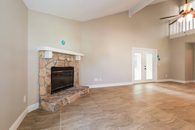 Foto del edificio - 6145 Island Forest Dr