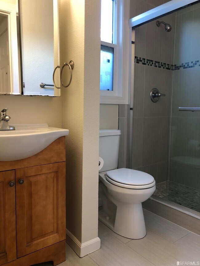 Foto del edificio - 744 Clementina St