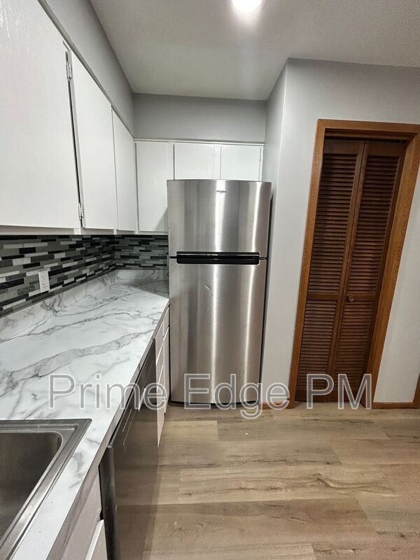 Foto del edificio - 1701 Ridgehaven Ct
