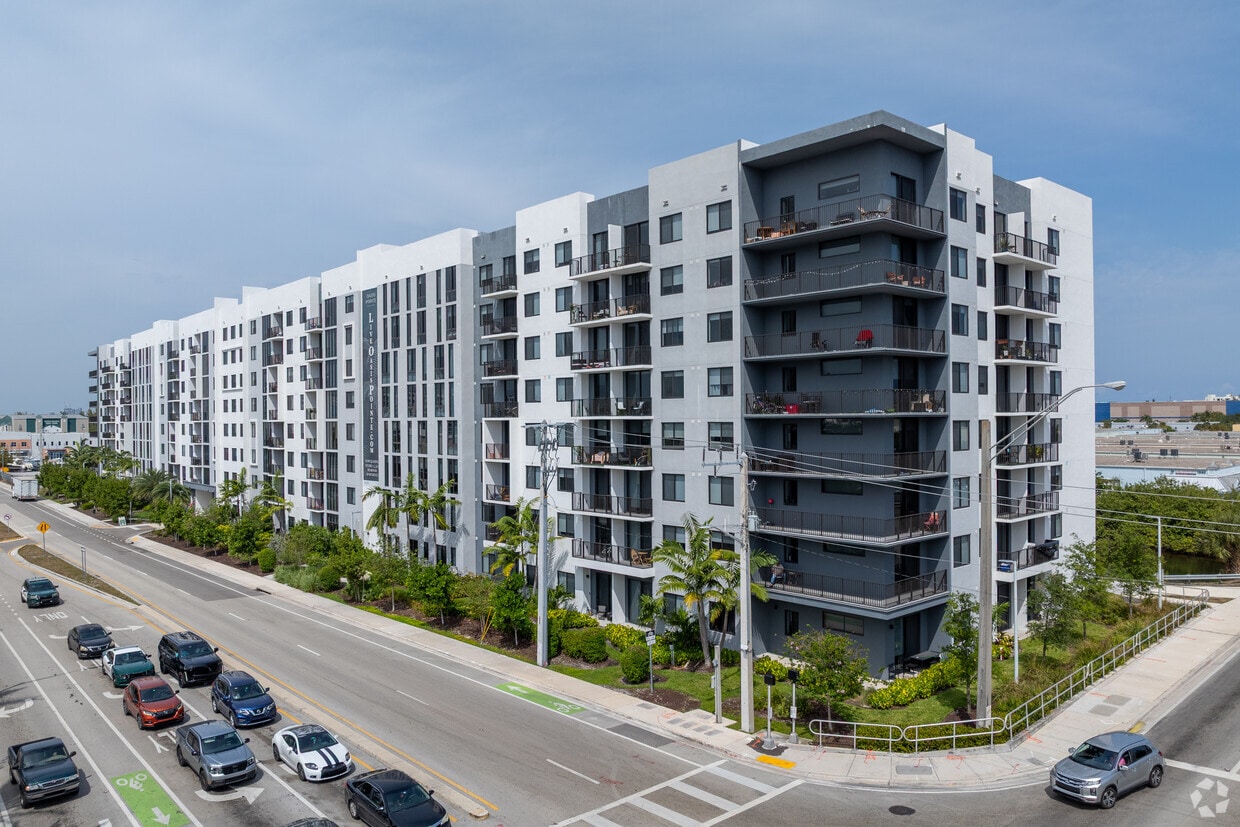 Primary Photo - Oasis Pointe