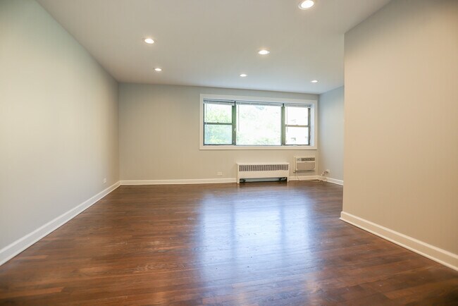 Foto del edificio - 6803 N Ridge Blvd