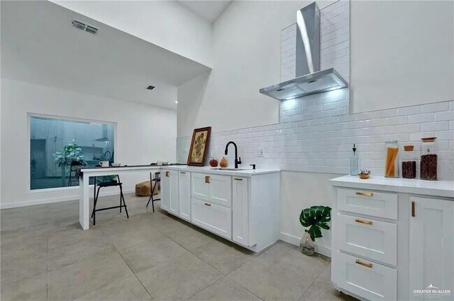 Foto del edificio - 2625 Warbler Ave