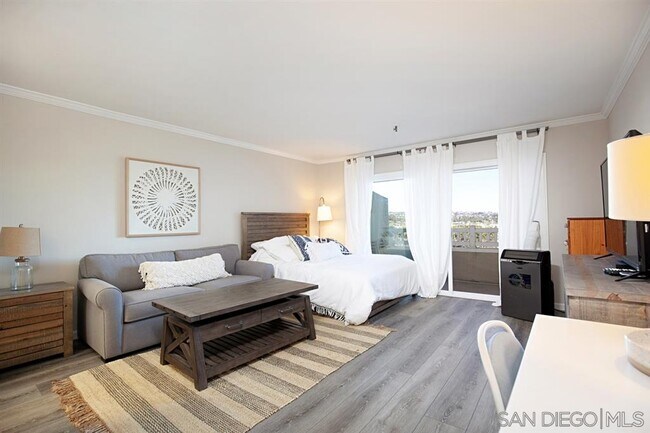Foto del edificio - 4015 Crown Point Dr