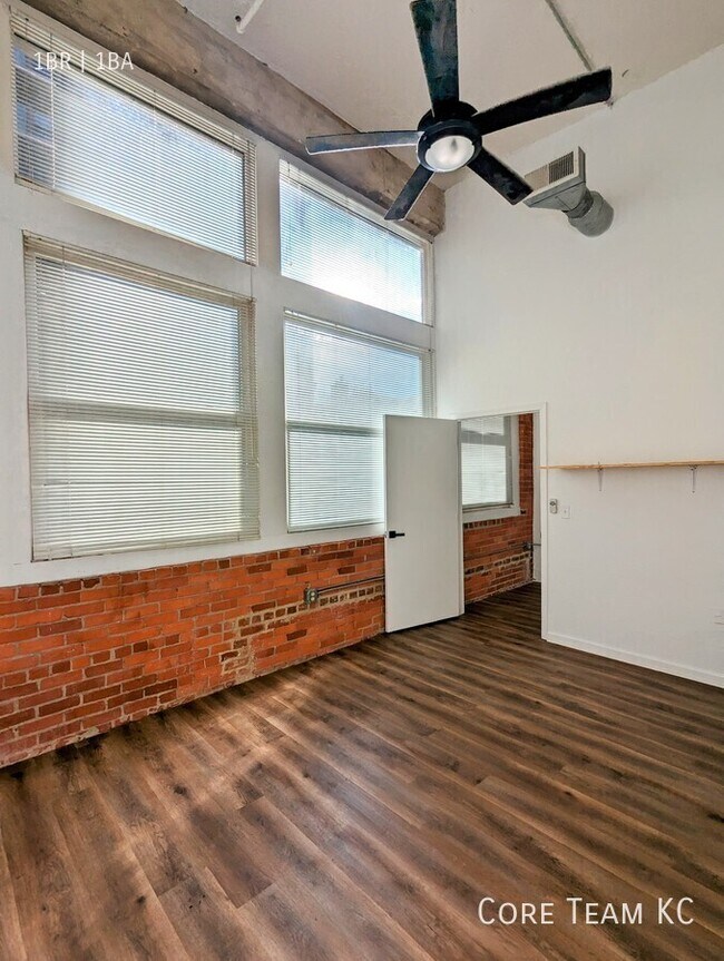 Building Photo - 934 Broadway Blvd