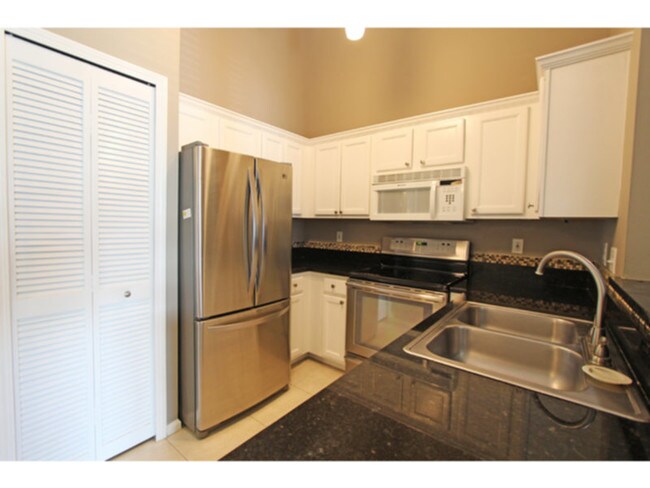 Building Photo - 1601 Nectarine St