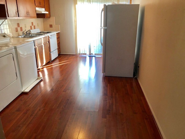 Building Photo - 929 E Fairlawn Cir