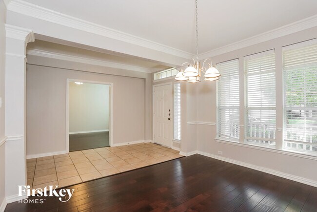 Building Photo - 6812 Briarwood Dr