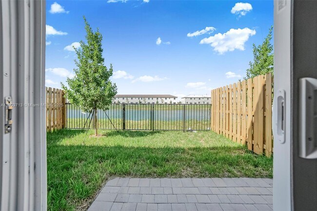 Foto del edificio - 2748 SE 26th Ave