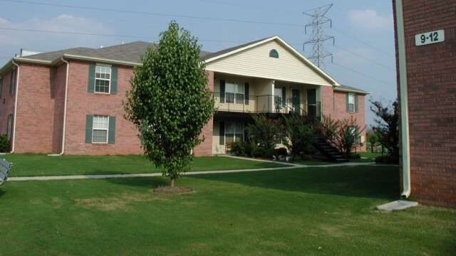 Primary Photo - Ivy Pointe Apartments