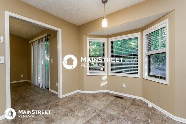 Foto del edificio - 5 Bedroom Pet-Friendly Home in Kennesaw, GA with Main Street Renewal