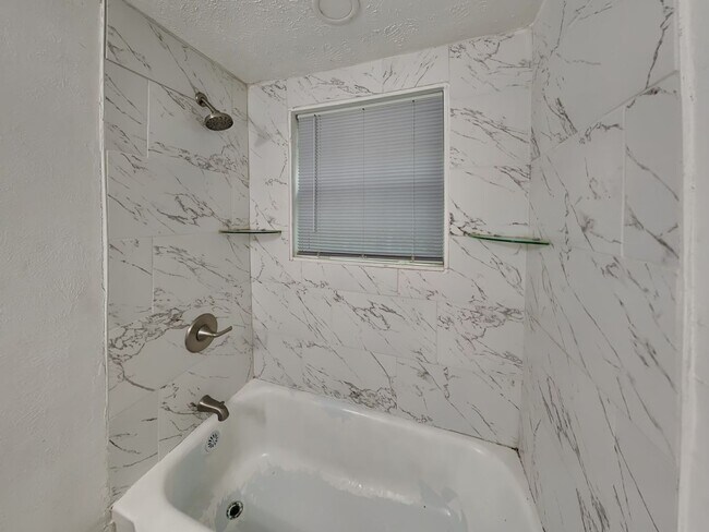 Foto del edificio - READY NOW! CHECK IT OUT!