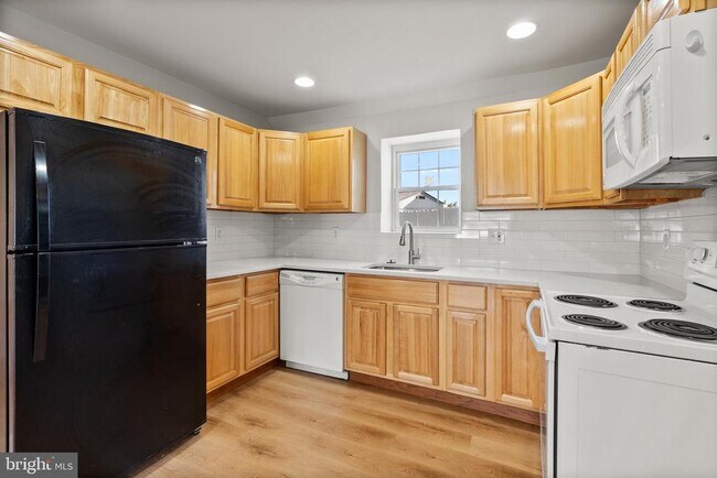 Foto del edificio - 3301 Sollers Point Rd