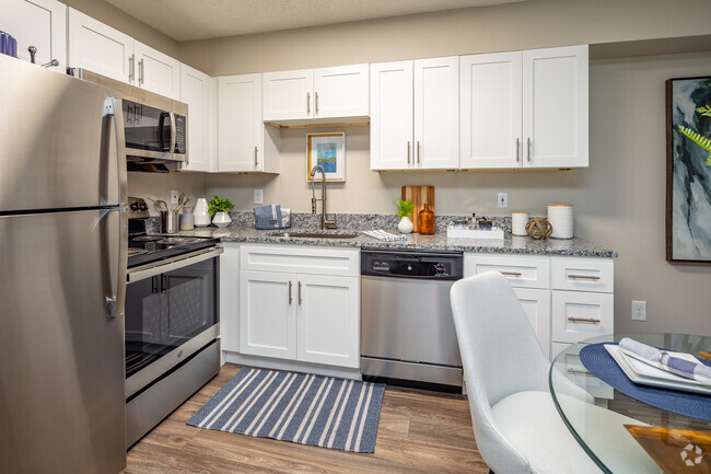 2BR, 1BA - 930SF - Kitchen - Park 1Eleven