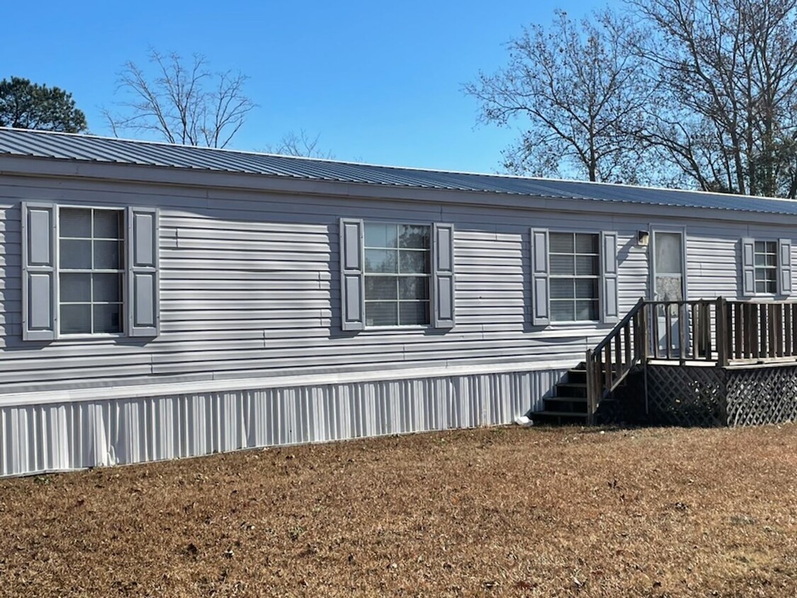 Foto principal - 3 Bedroom 2 Bath Single-Wide Mobile Home