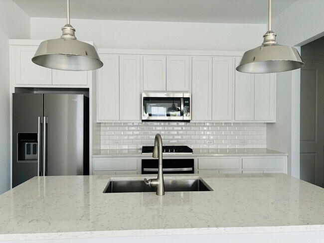 Foto del edificio - BRAND NEW HOUSE  - 3 BED , 3 BATH