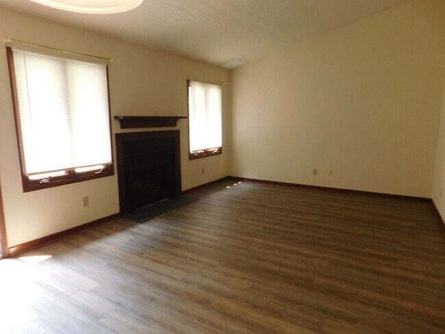 Building Photo - 1534 College Way