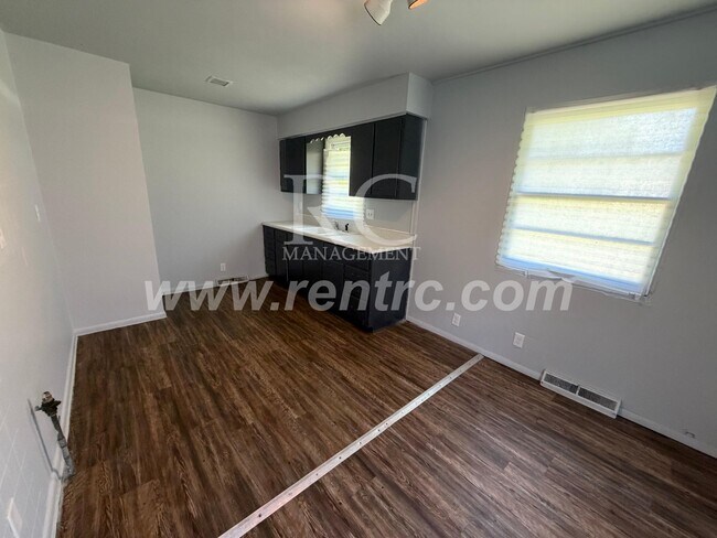 Building Photo - 312 Holmes-