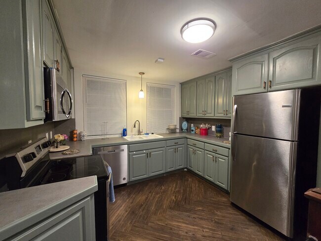 Building Photo - Highland Oasis Gardens