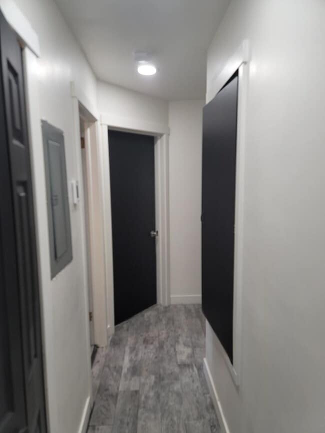 Building Photo - 282 N Wall St