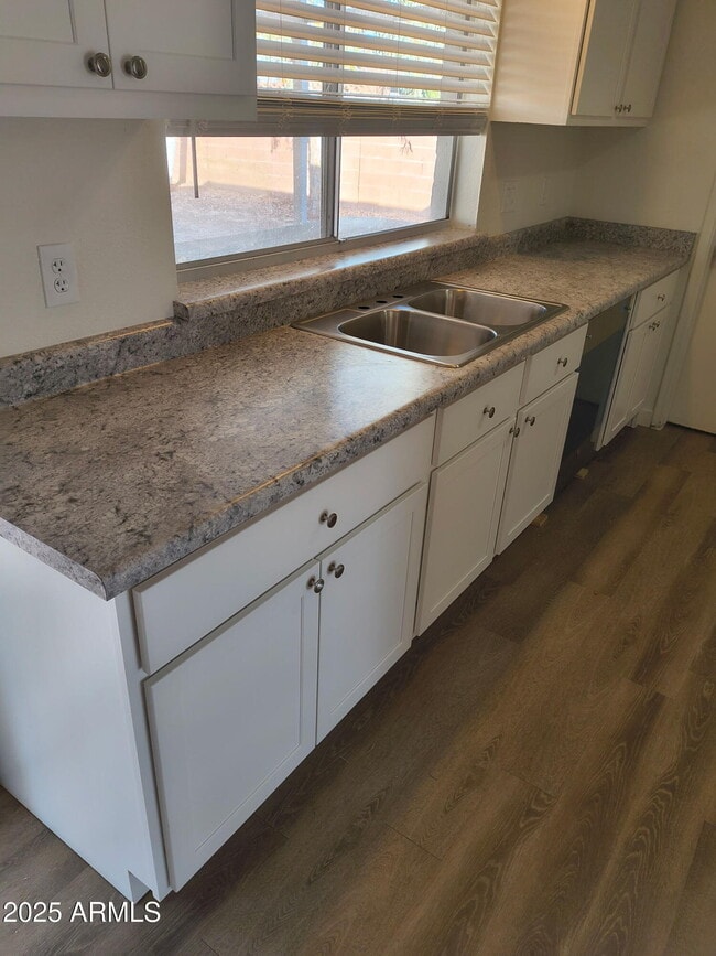 Building Photo - 2839 E Altadena Ave