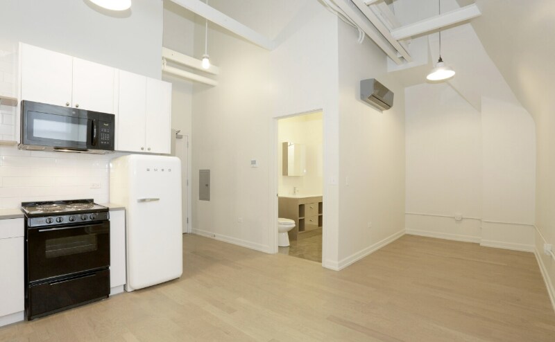 Primary Photo - 102 W Chicago Ave