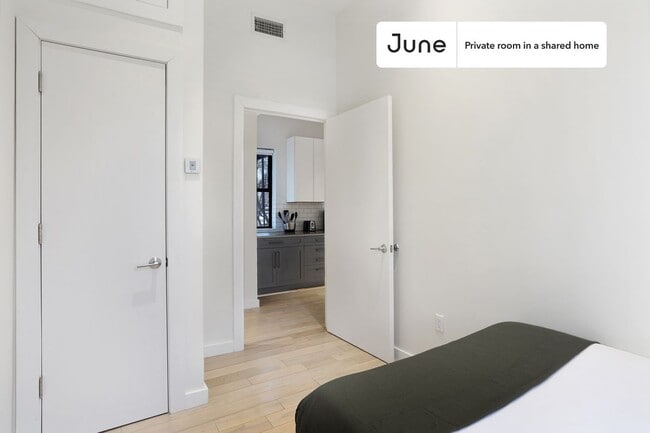 Building Photo - Private bedroom in 6 bed/3 bath Home