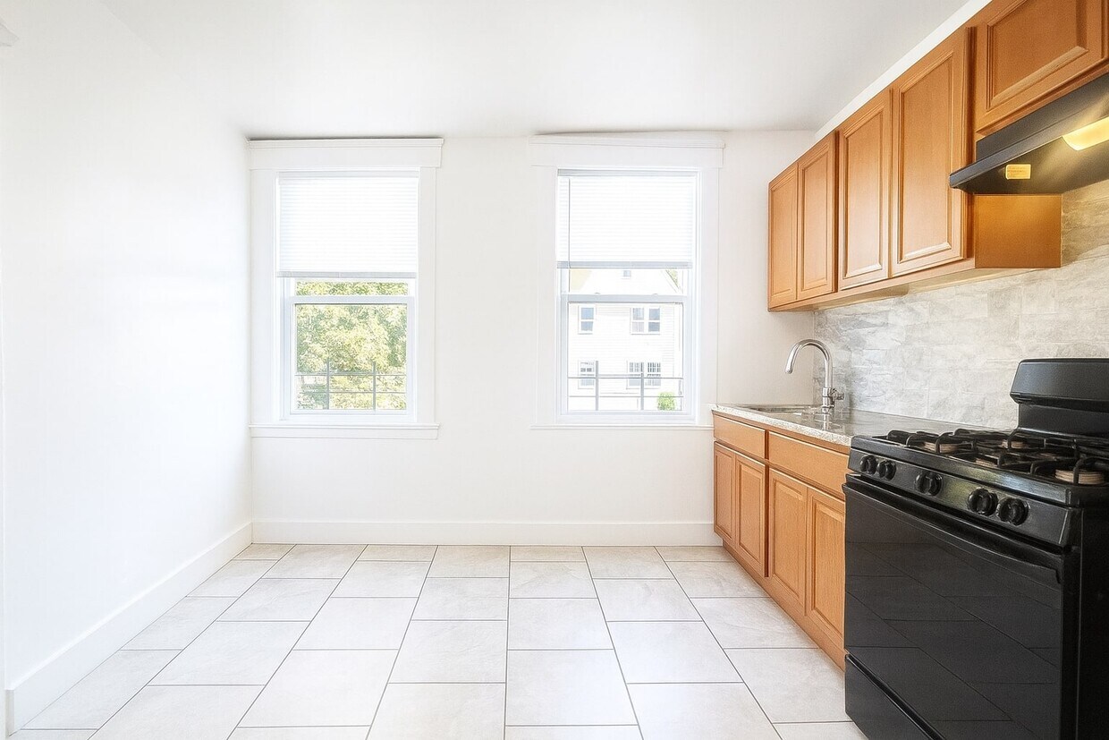 KITCHEN - 21 Tillinghast St