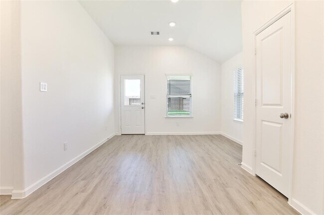 Foto del edificio - 2614 Chestnut Oak Cir