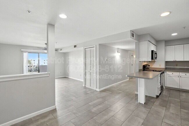 Foto del edificio - 1005 E 8th St