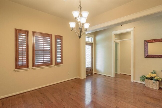 Building Photo - 66 W Tapestry Park Cir
