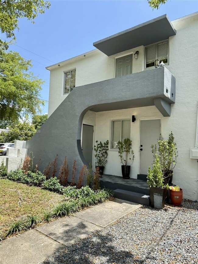 Foto del edificio - 502 NE 70th St