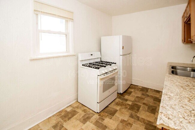 Foto del edificio - 636 Allyn St