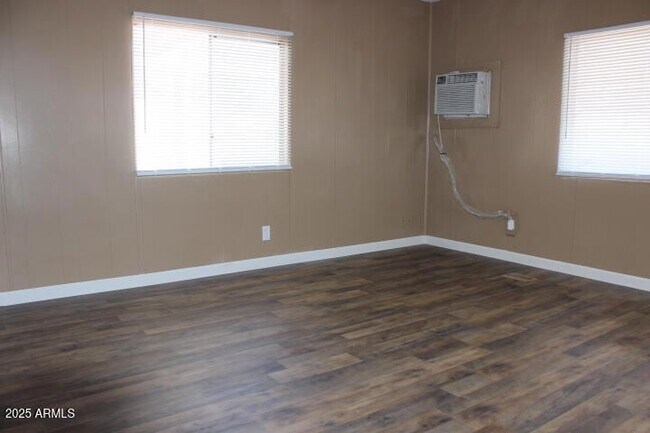 Foto del edificio - 9501 E Broadway Rd