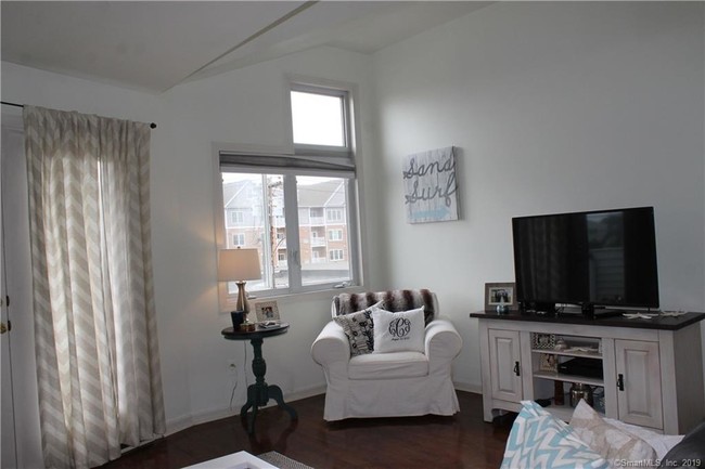 Foto del edificio - 3250 Fairfield Ave