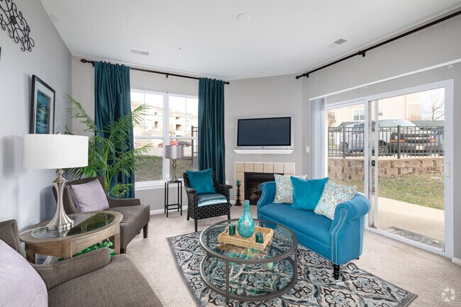 2HAB, 2BA - 925SF - Apartments of Wildewood