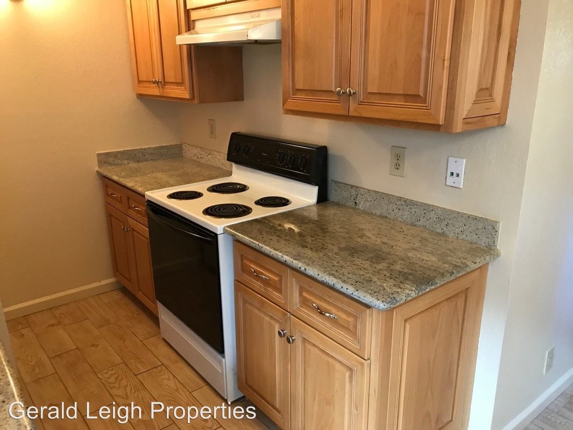 Building Photo - 412 Dela Vina Ave