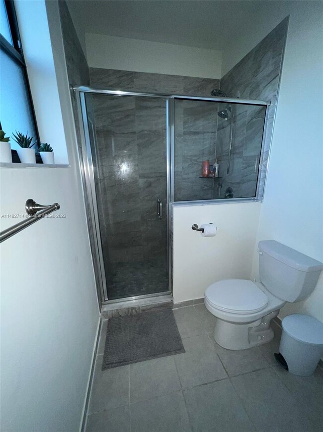 Foto del edificio - 3350 W 112th St