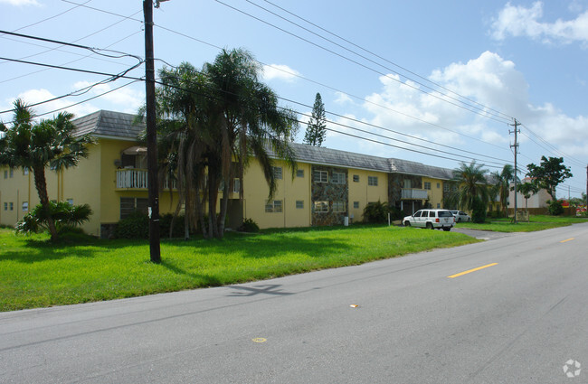 Biscayne Gardens Apartaments - Biscayne Gardens Apartments