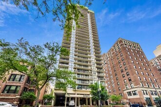 Building Photo - 3150 N Sheridan Rd