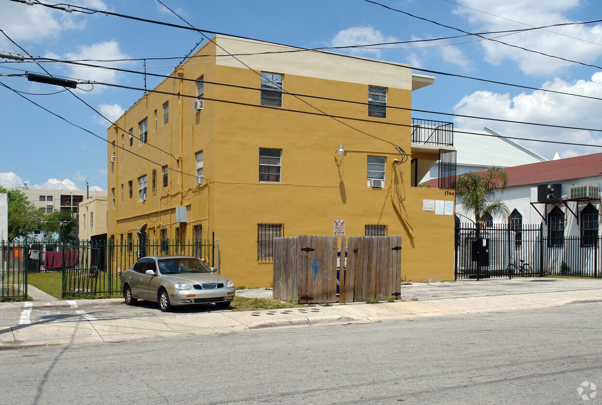 Foto del edificio - 1744 NW 1 Ct