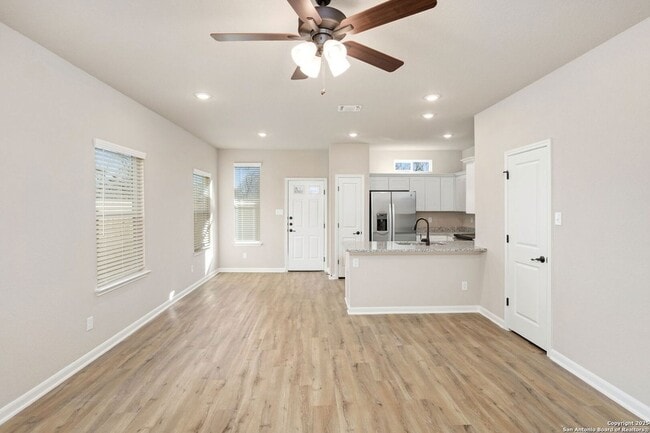 Building Photo - 814 Soria Pl