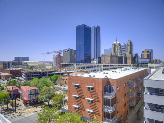 Foto del edificio - Military/First Responder Discount Available- 3 Bedroom/2 Bath  Downtown OKC Condo WITH 2 Covered ...