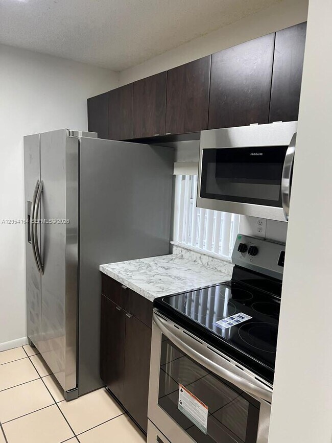 Foto del edificio - 8720 N Sherman Cir